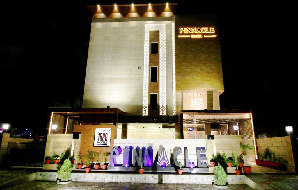 Pinnacle By 1589 Hotel