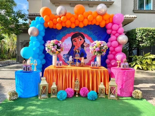 Meera the Royal Detective Theme 